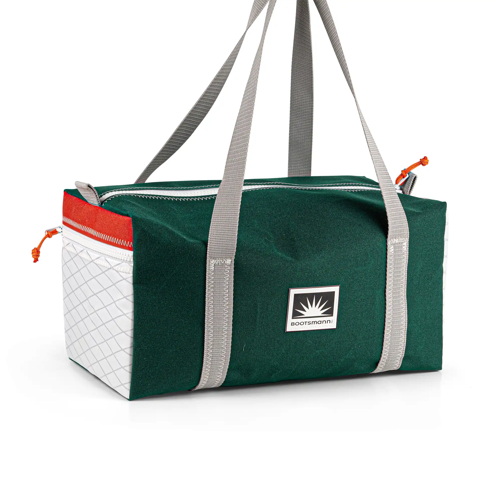 Freigestellte Sporttasche Weekender Größe S aus Persenningstoff