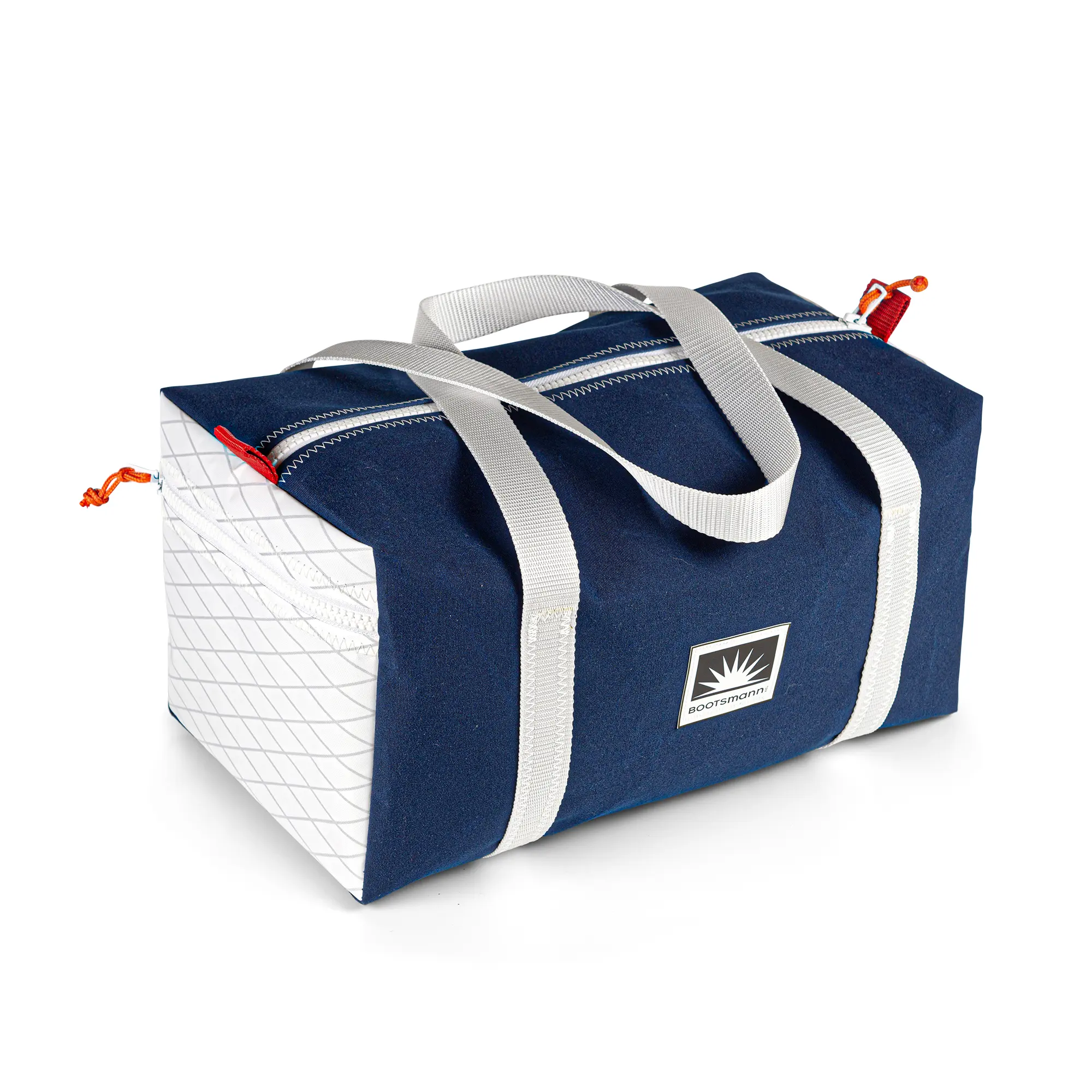 Freigestellte Sporttasche Weekender Größe S aus Persenningstoff