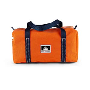 Freigestellte Sporttasche Weekender Größe S aus Persenningstoff